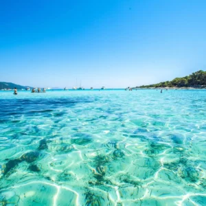 Uživajte u kupanju na sunčanoj pješčanoj plaži uz čisto more